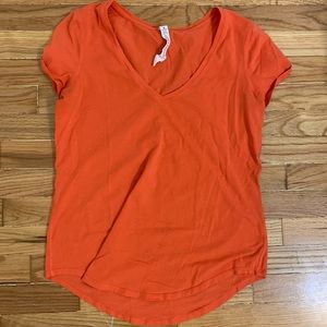 Lululemon Size 6 Love V-Neck T-Shirt